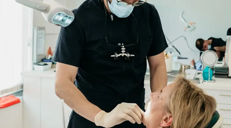 Kako prepoznati simptome parodontoze na vrijeme