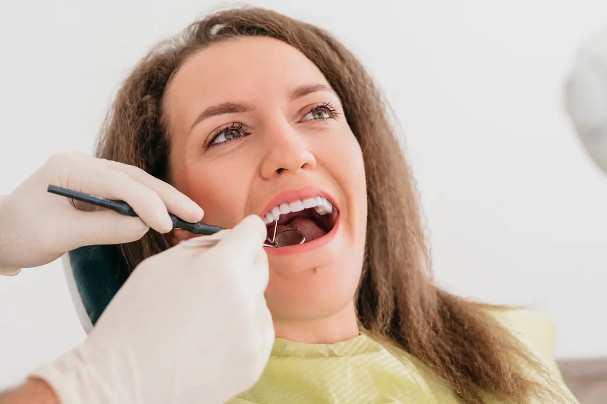 Pregled zuba prije odabira dentalnog materijala