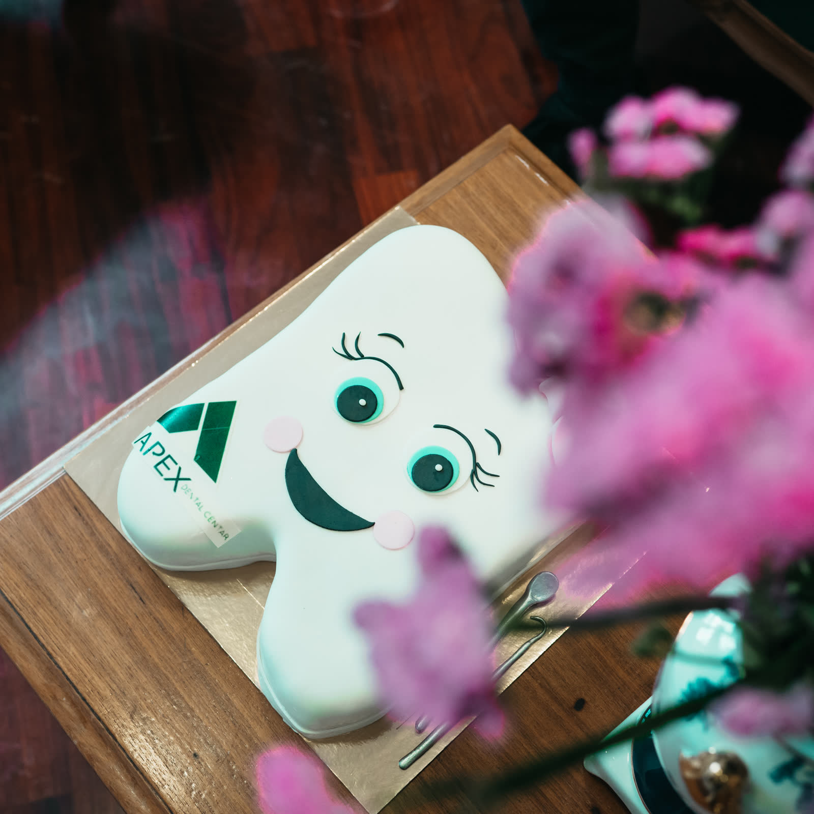 torta u obliku zuba Dental centar Apex