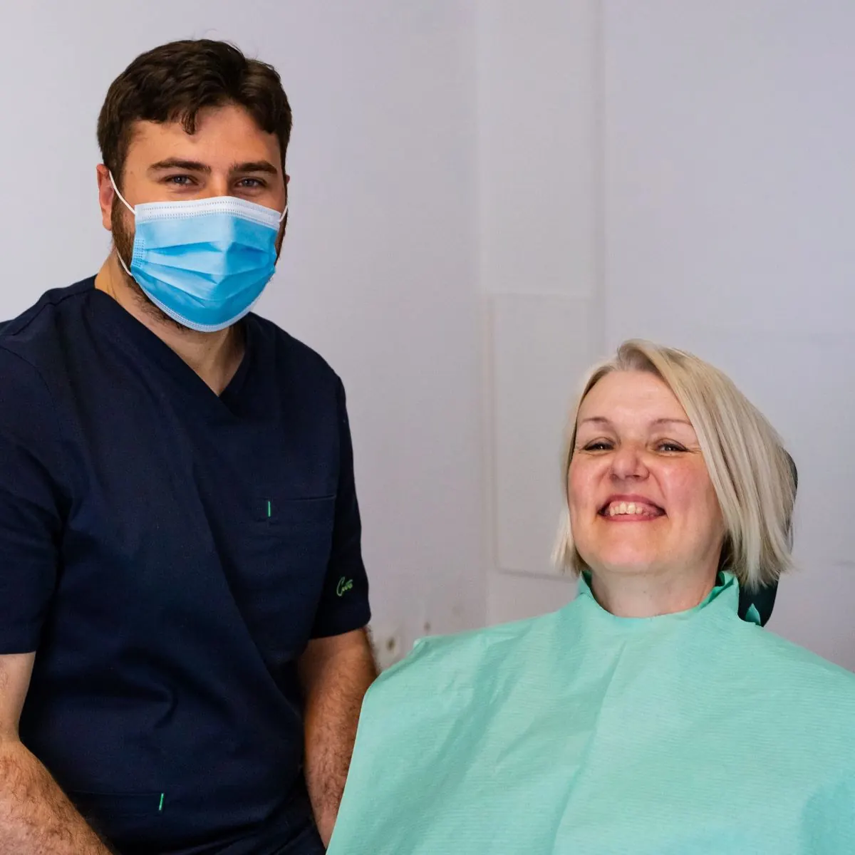Pacijentica i doktor dentalne medicine u Dental Centar Apex